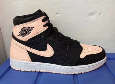 Jordan dropt in April deze heerlijke Air Jordan 1 Retro High OG "Crimson Tint"