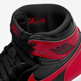 Air Jordan 1 Retro High OG Patent Bred Foto 10