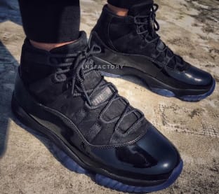 Air Jordan 11 Blackout / Prom Night