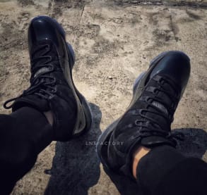 Air Jordan 11 Blackout / Prom Night