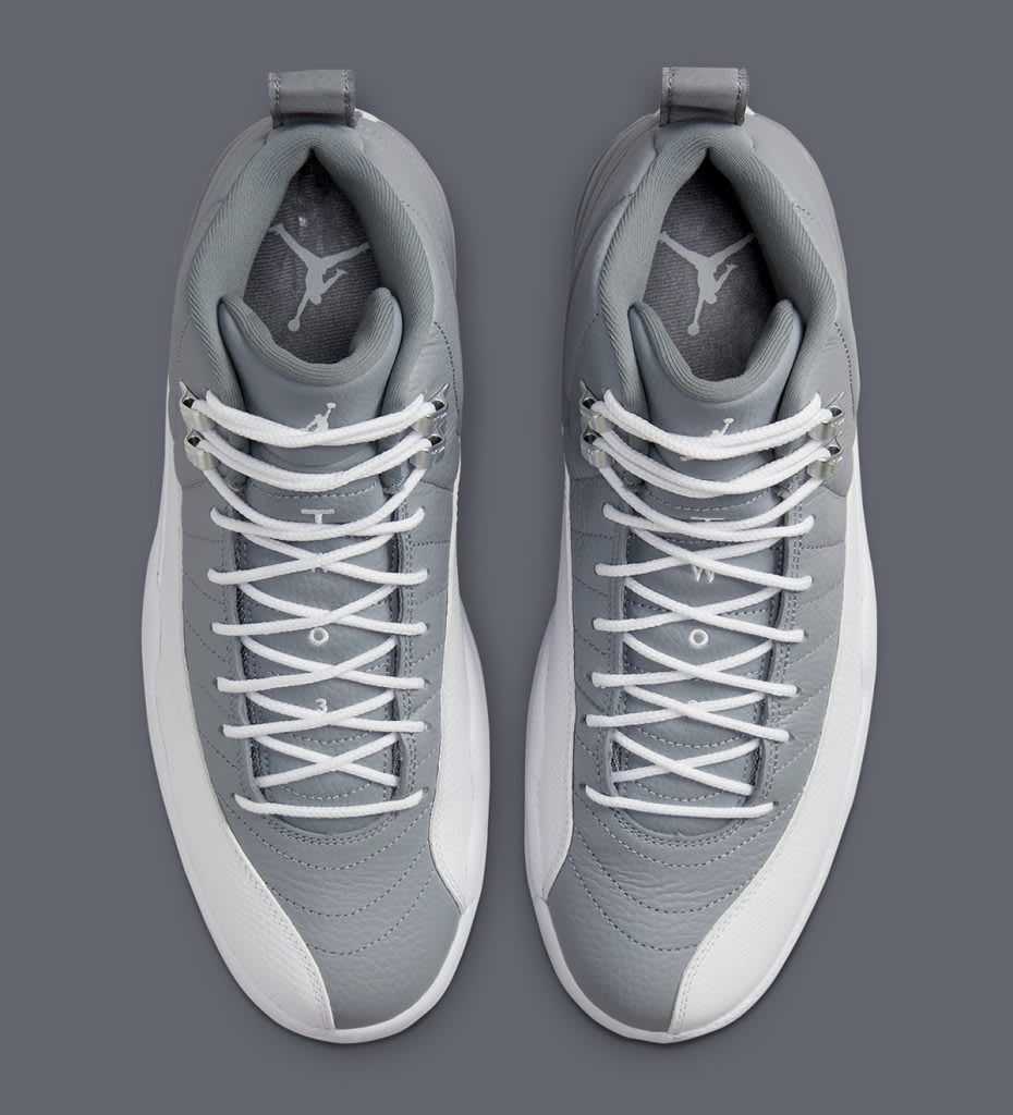 Air Jordan 12 Stealth Foto 4