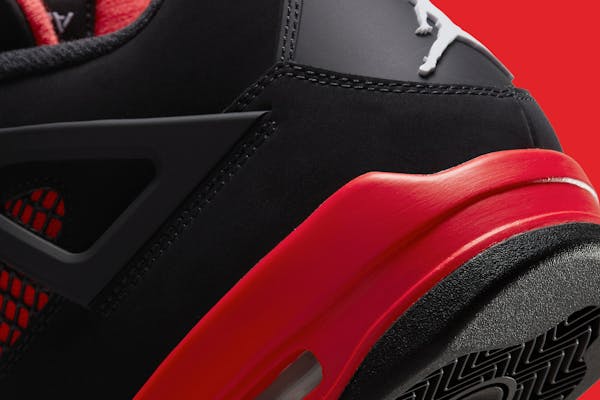 Air Jordan 4 Red Thunder Sneaker Foto 8