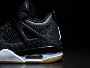 De Air Jordan 4 SE "Black Gum" dropt volgende maand