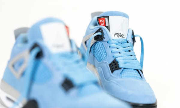 Air Jordan 4 University Blue Foto 2