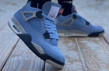 Air Jordan 4 University Blue Foto