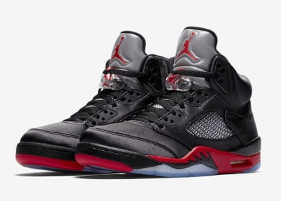 Officiële Foto's Van De Air Jordan 5 Satin Bred