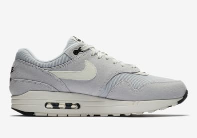 De Mini-Swoosh Maakt Zijn Comeback Op De Air Max 1