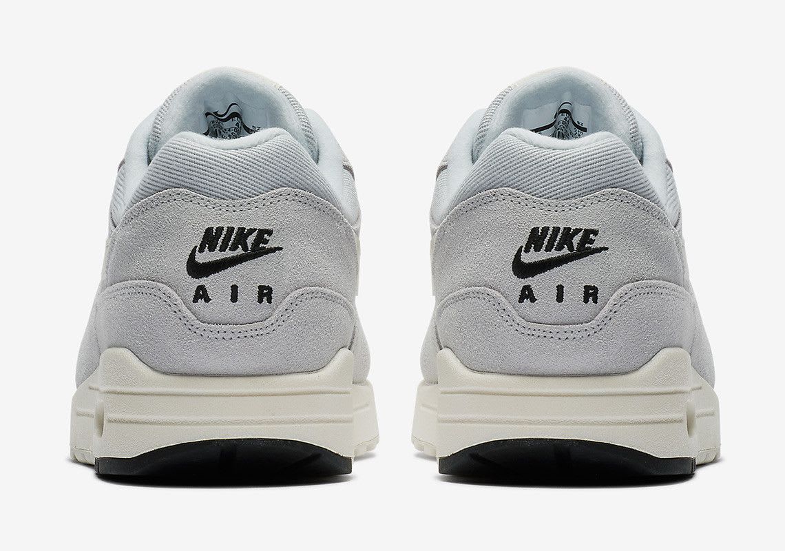 De Mini-Swoosh Maakt Zijn Comeback Op De Air Max 1
