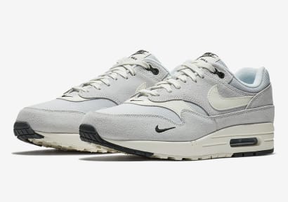 De Mini-Swoosh Maakt Zijn Comeback Op De Air Max 1