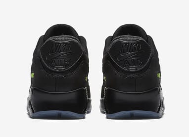 Nike dropt binnenkort deze KAWS-achtige Air Max 90