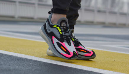 Check het nieuwste Air Max model; de futuristische Nike Air Max Zephyr ‘Photon Dust’