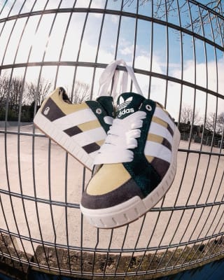 BAPE x Adidas Lawsuit sneaker foto 2