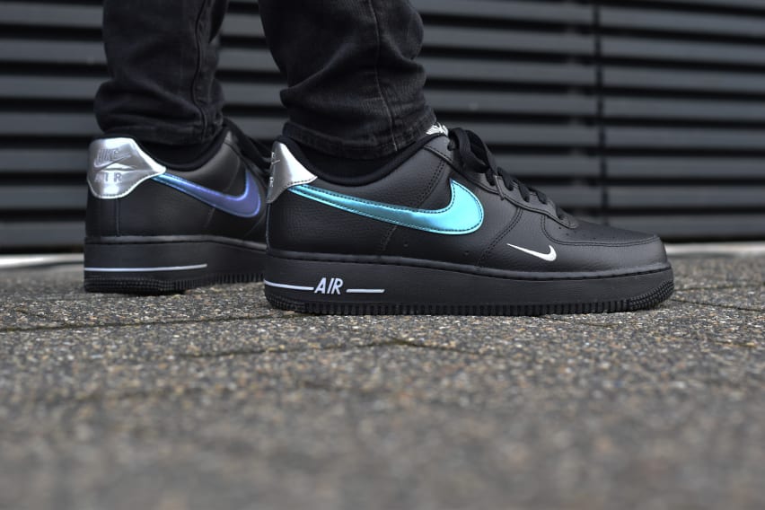 Black Blue Lightning Schittert op deze Nike Air Force 1 Low