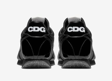 De COMME des GARÇONS Black x Nike Night Track Komt Eraan