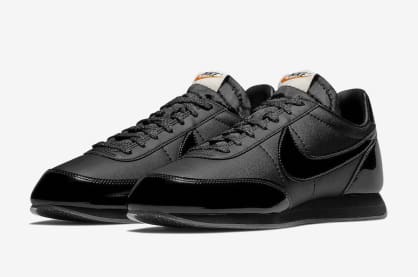 De COMME des GARÇONS Black x Nike Night Track Komt Eraan