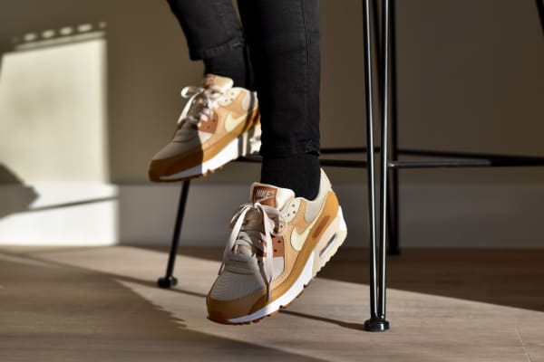 De Nike Air Max 90 "Caramel" is helemaal herfst en winter proof