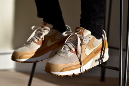 De Nike Air Max 90 "Caramel" is helemaal herfst en winter proof