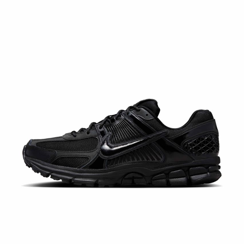 Dover Street Market x Nike Zoom Vomero 5 Triple Black Foto 3