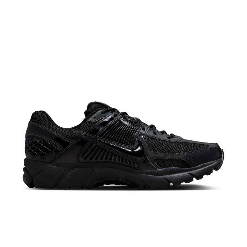 Dover Street Market x Nike Zoom Vomero 5 Triple Black Foto 4