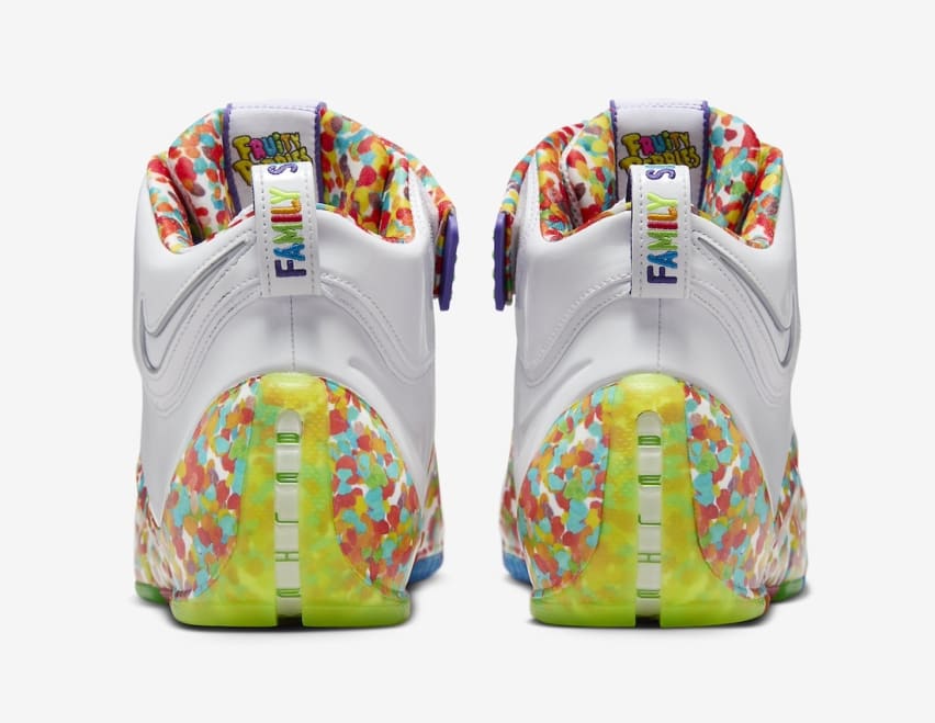 Fruity PEBBLES x Nike Le Bron 4 2024 Foto 4