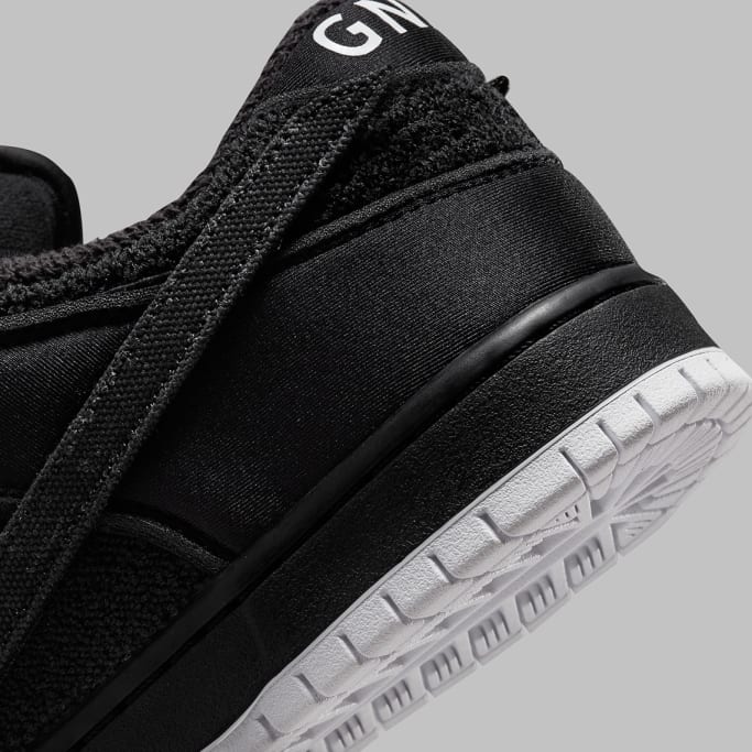 Gnarhunters x Nike SB Dunk Low Foto 14