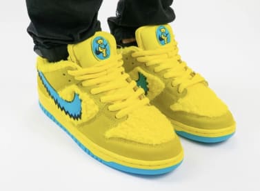 Betere foto's van de Grateful Dead x Nike SB Dunk Low Yellow Bear