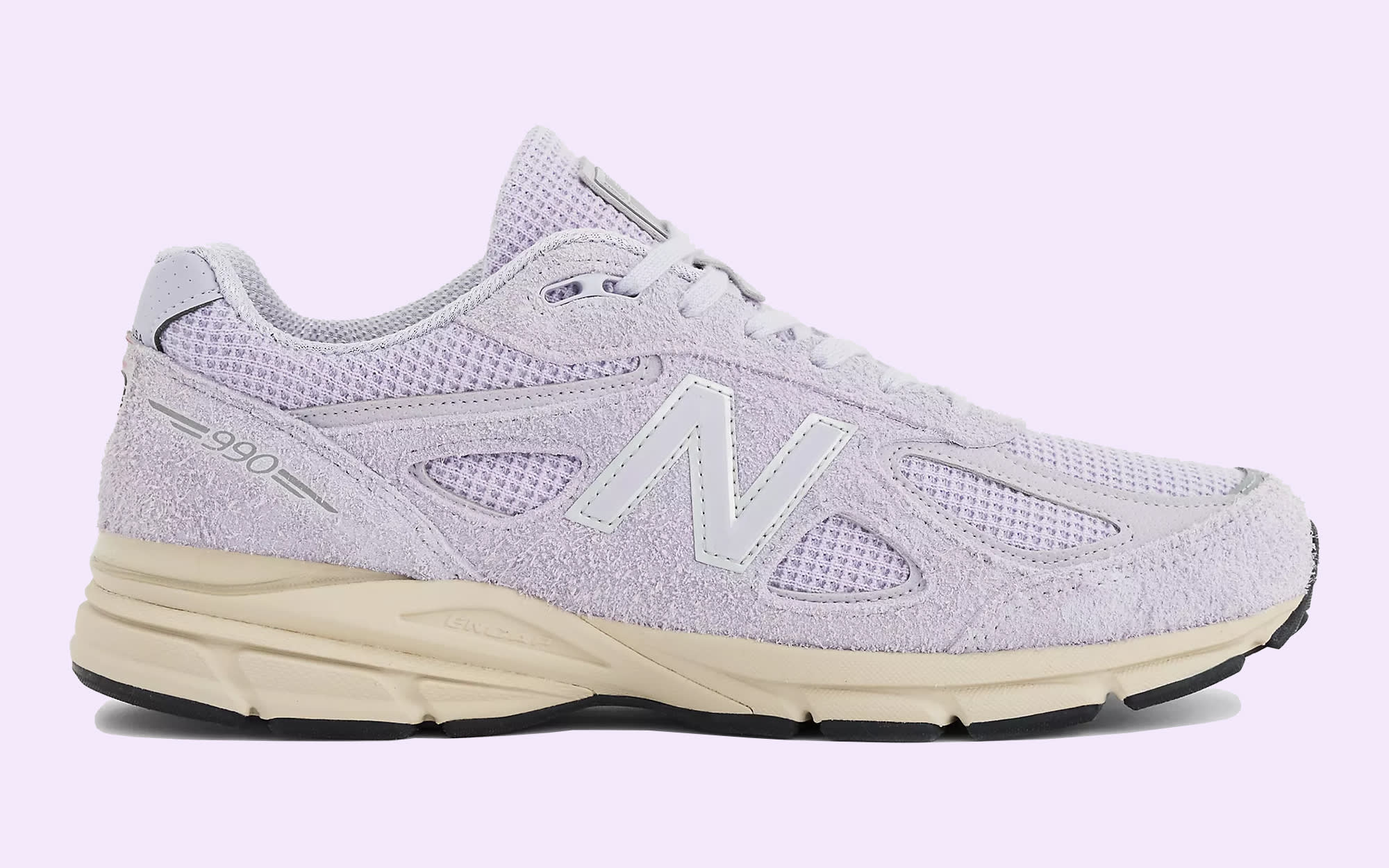 Harig suede en een wolmix geven de New Balance Made in USA 990v4 Grey Violet een zachte najaarslook