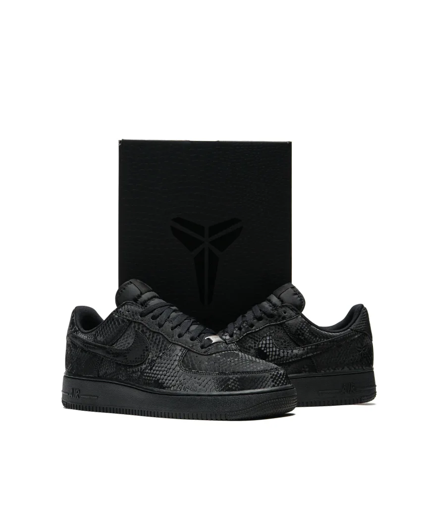Kobe Bryant x Nike Air Force 1 Low Triple Black FOTO 4