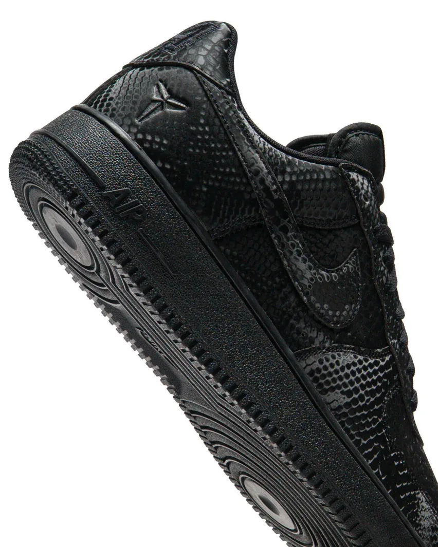 Kobe Bryant x Nike Air Force 1 Low Triple Black FOTO 5
