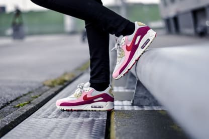 Love is in the air met deze Nike Air Max 90 Valentines Day sneaker