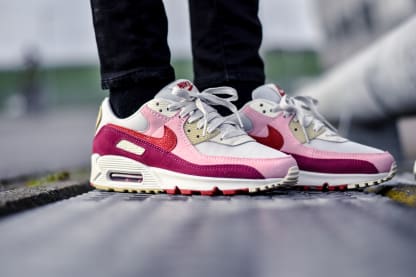 Love is in the air met deze Nike Air Max 90 Valentines Day sneakers FB8477 001