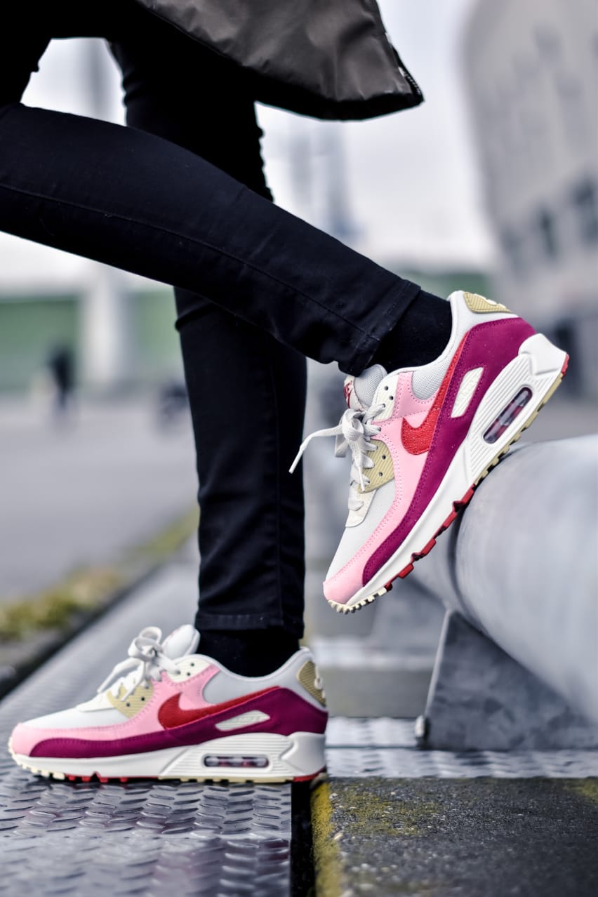 Love is in the air met deze Nike Air Max 90 Valentines Day sneakers