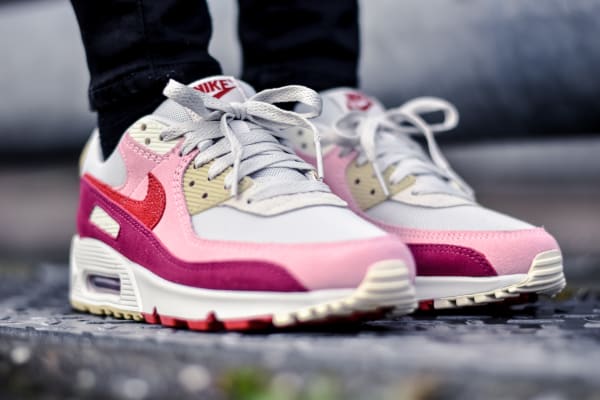 Love is in the air met deze Nike Air Max 90 Valentines Day sneakers