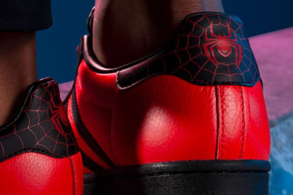 Miles Morales krijgt zijn eigen Marvel x Playstation x Adidas Superstar "Spider-Man" sneaker