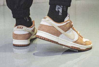 De Nike Dunk Low PRM "Medium Curry" dropt volgend jaar, hier zijn de foto's!