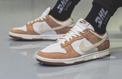 De Nike Dunk Low PRM "Medium Curry" dropt volgend jaar, hier zijn de foto's!