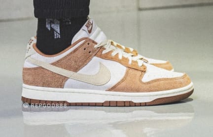 De Nike Dunk Low PRM "Medium Curry" dropt volgend jaar, hier zijn de foto's!