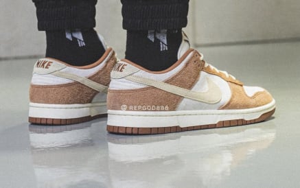 De Nike Dunk Low PRM "Medium Curry" dropt volgend jaar, hier zijn de foto's!