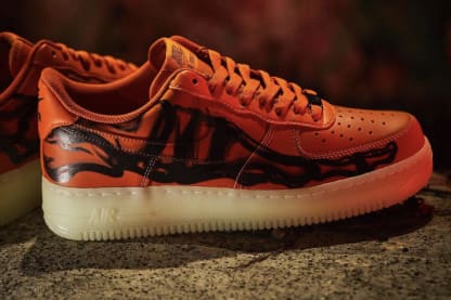 Deze spooky Nike Air Force 1 Skeleton geeft licht in het donker!