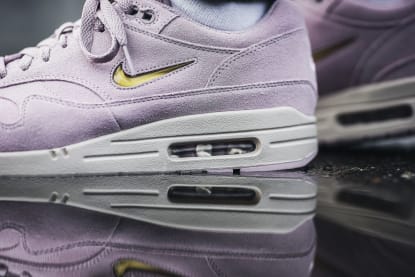 NIKE AIR MAX 1 PREMIUM SC PARTICLE ROSE / METALLIC GOLD