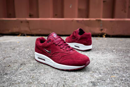 Air max one jewel red on sale