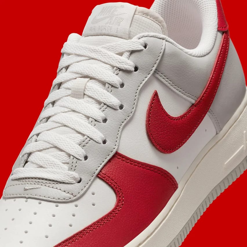 Nike Air Force 1 07 LV8 Red Toe Foto 5