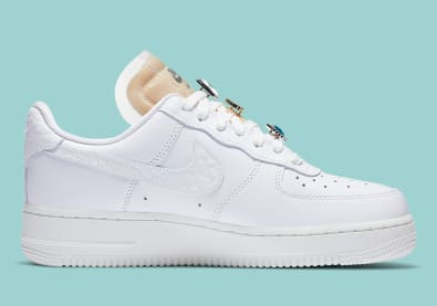 Nike voorziet de Air Force 1 '07 LX van een flinke dosis Bling!