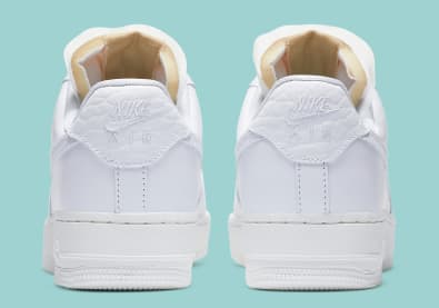 Nike voorziet de Air Force 1 '07 LX van een flinke dosis Bling!