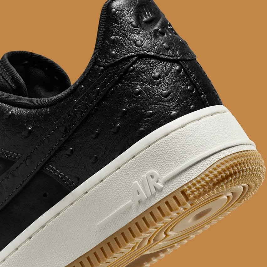 Nike Air Force 1 07 LX Wmns Black Ostrich Foto 7