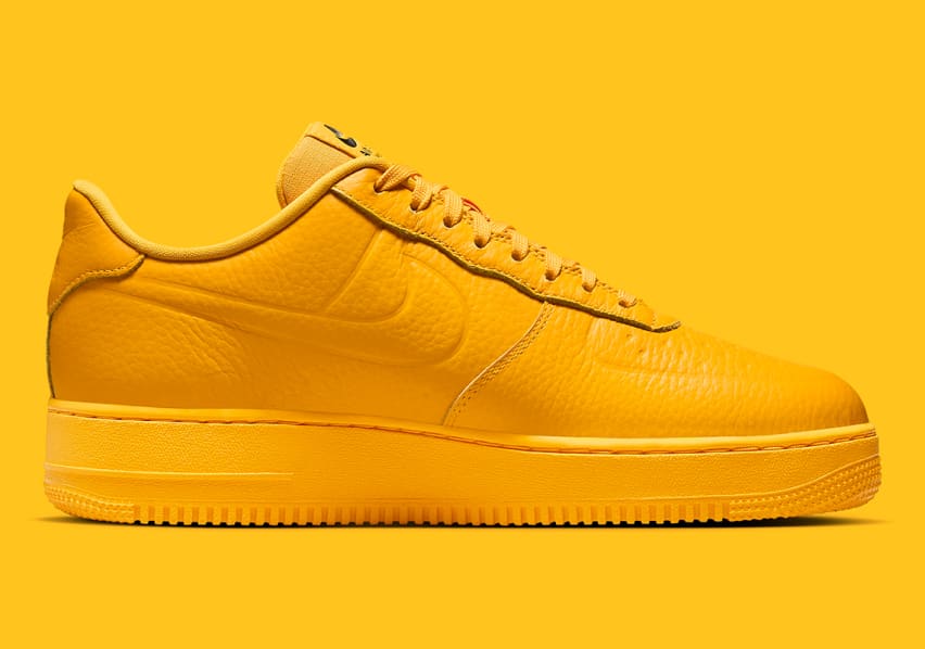 Nike Air Force 1 07 Pro Tech University Gold Foto 4