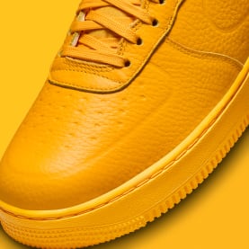 Nike Air Force 1 07 Pro Tech University Gold Foto 8