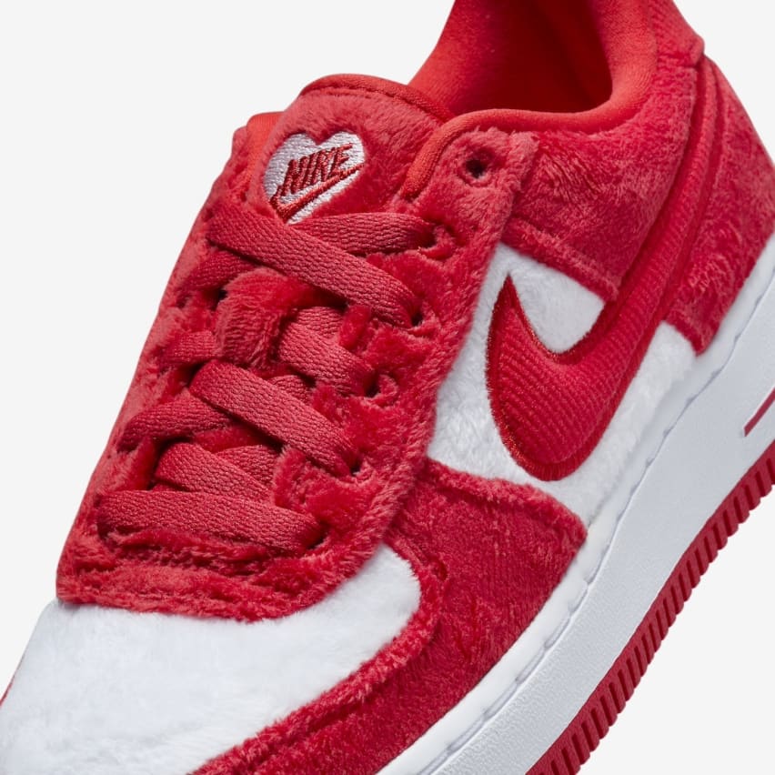 Nike Air Force 1 Low GS Valentines Day Foto 6