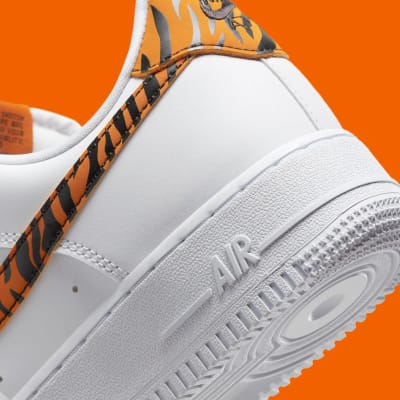 Nike Air Force 1 Low Tiger Stripes Foto 8