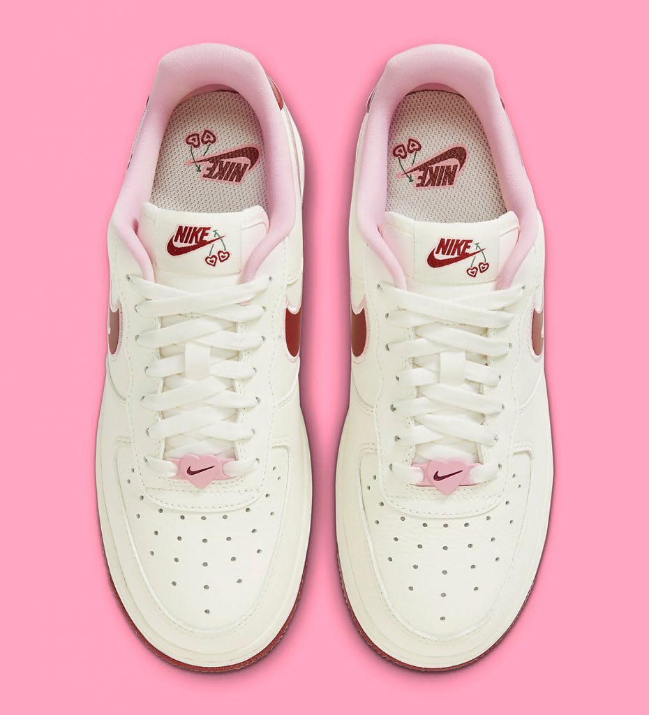 Nike Air Force 1 Low Valentines Day 2023 Foto 4